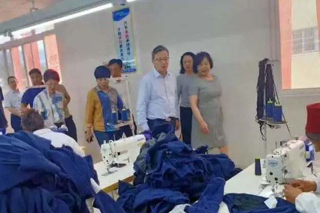 卞吉安部長考察寧興恒騏涼山州昭覺服裝生產(chǎn)基地并出席《甬涼姐妹創(chuàng)業(yè)就業(yè)培訓基地》揭牌儀式